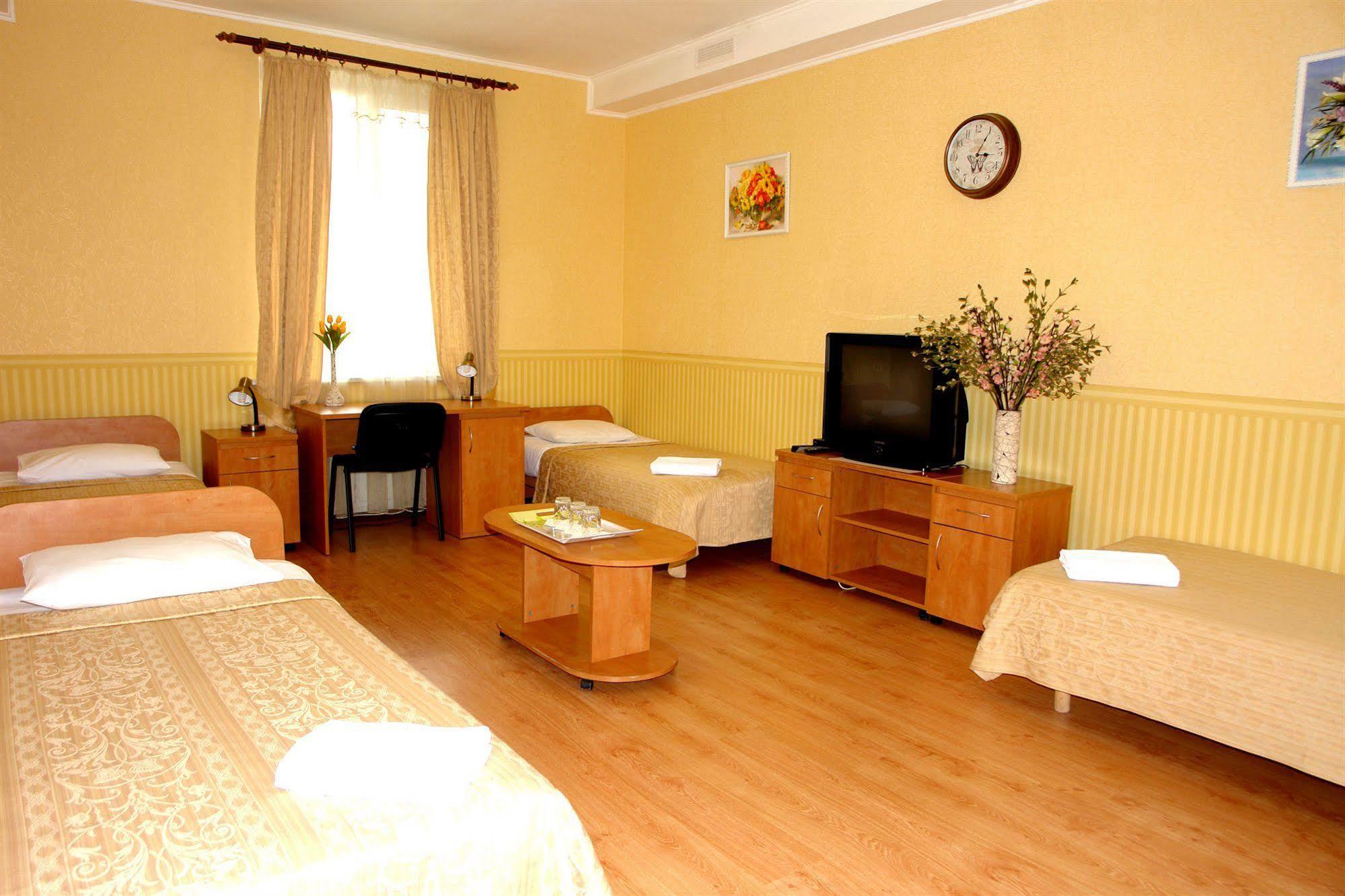 Korona Hotel Boryspilʼ Buitenkant foto